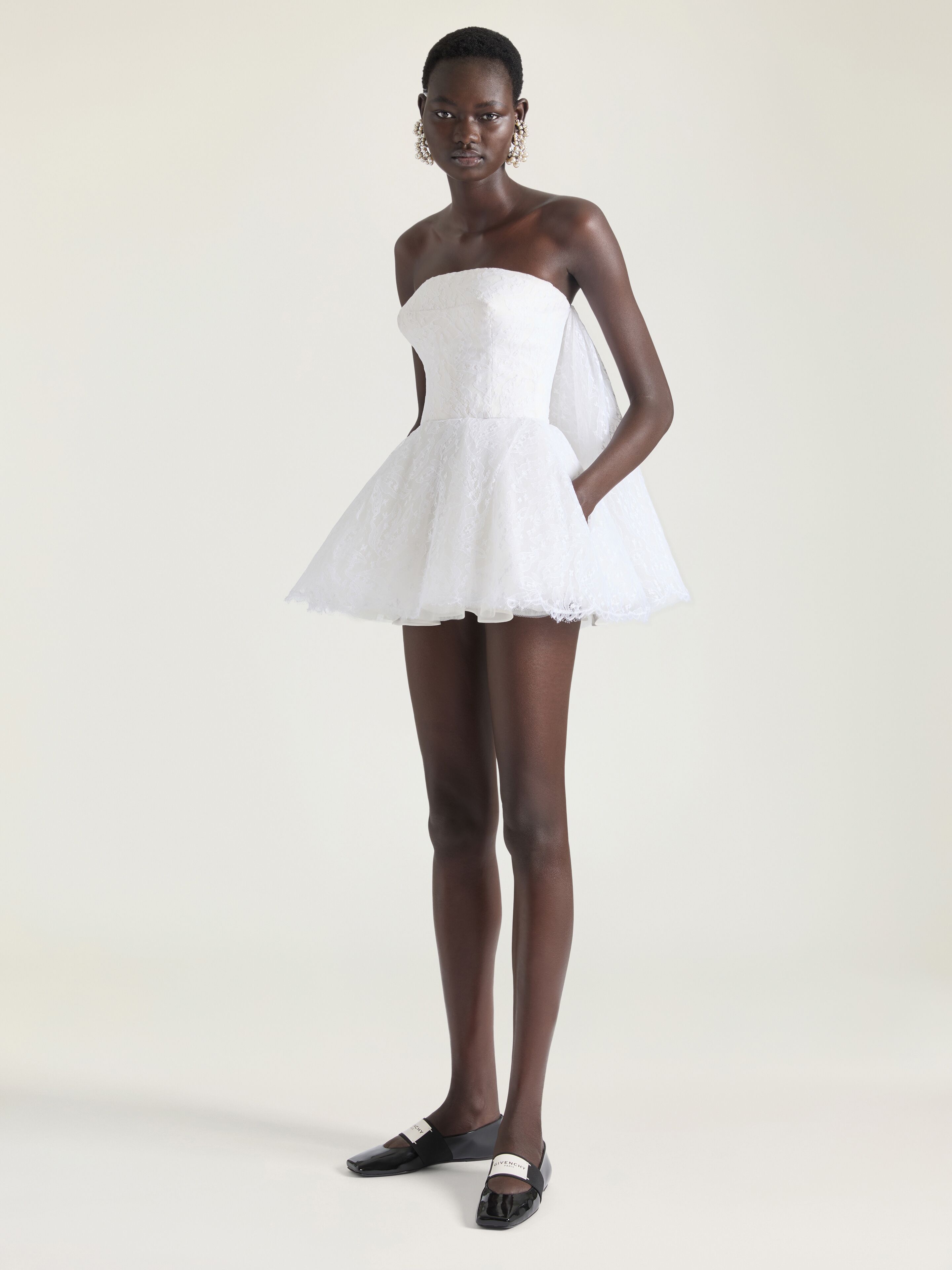Mini bustier dress in lace with cape